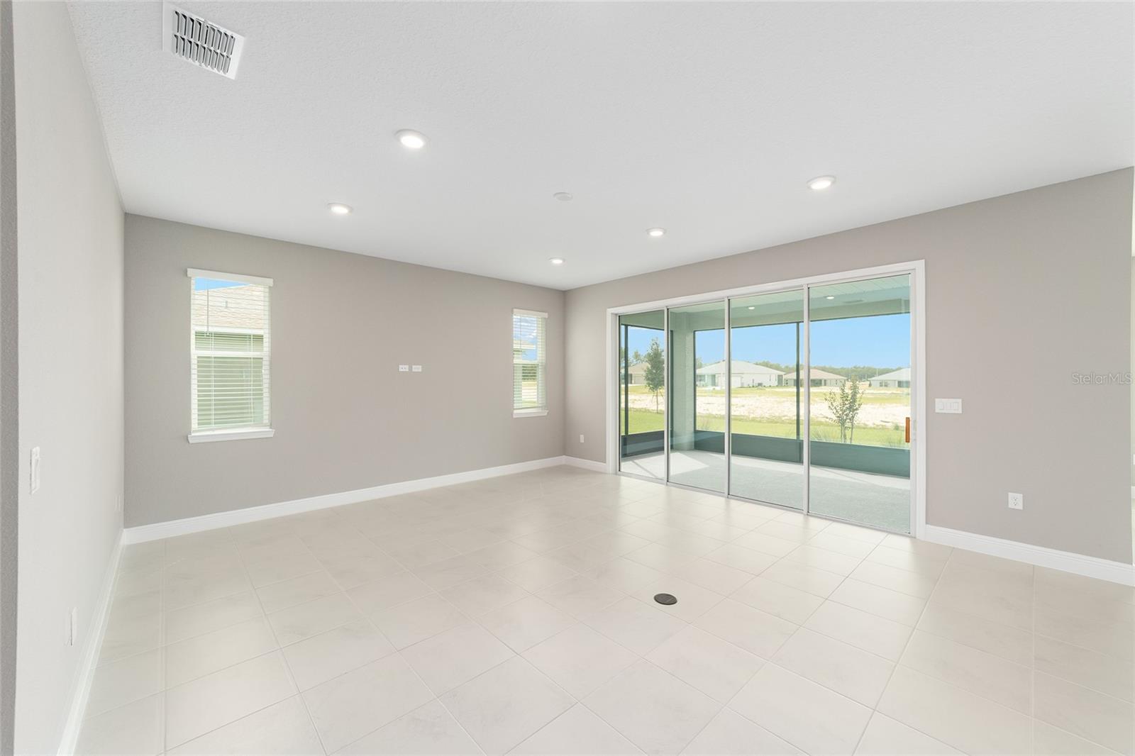 ON TOP OF THE WORLD - Residential Lease