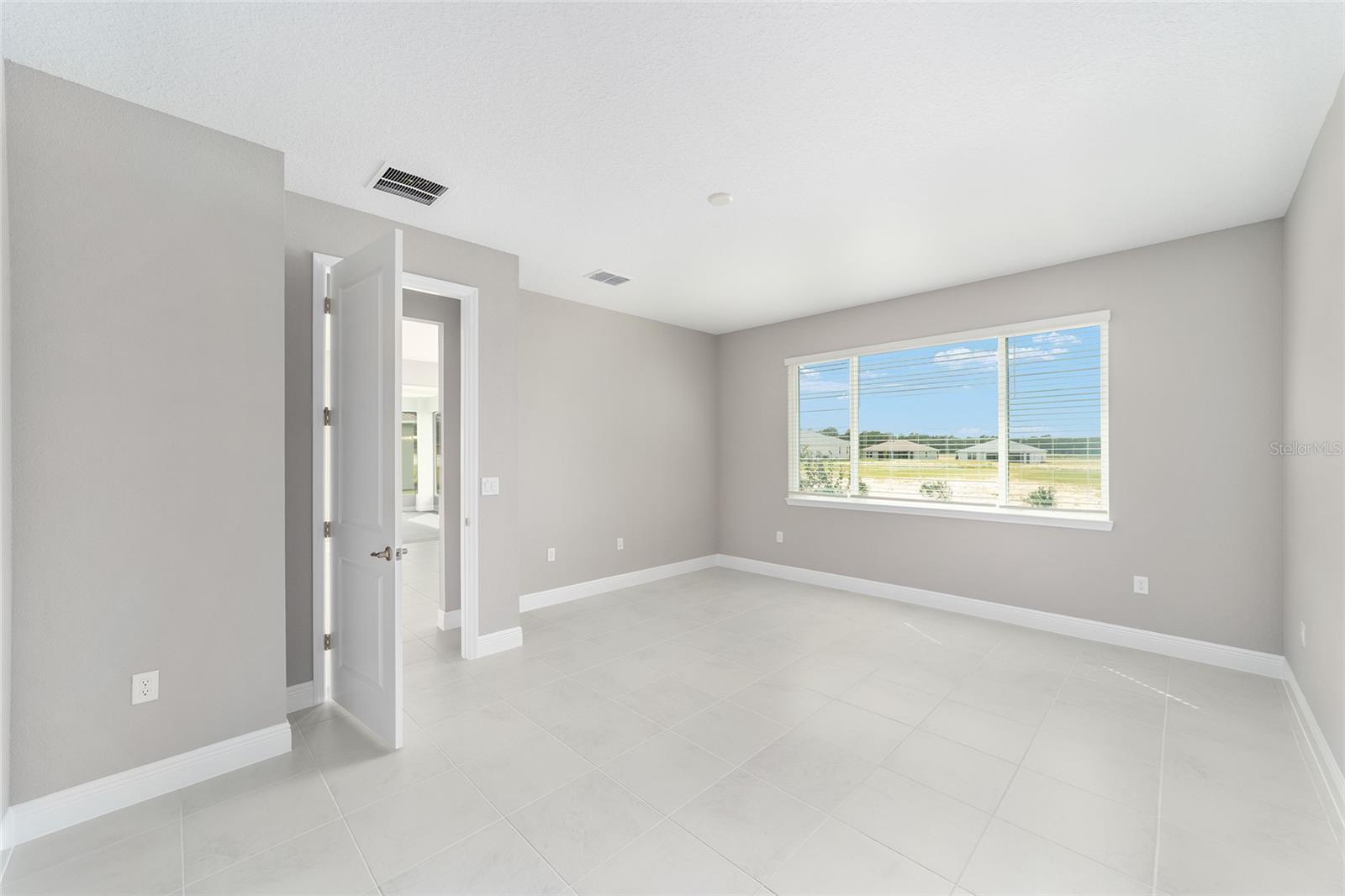 ON TOP OF THE WORLD - Residential Lease