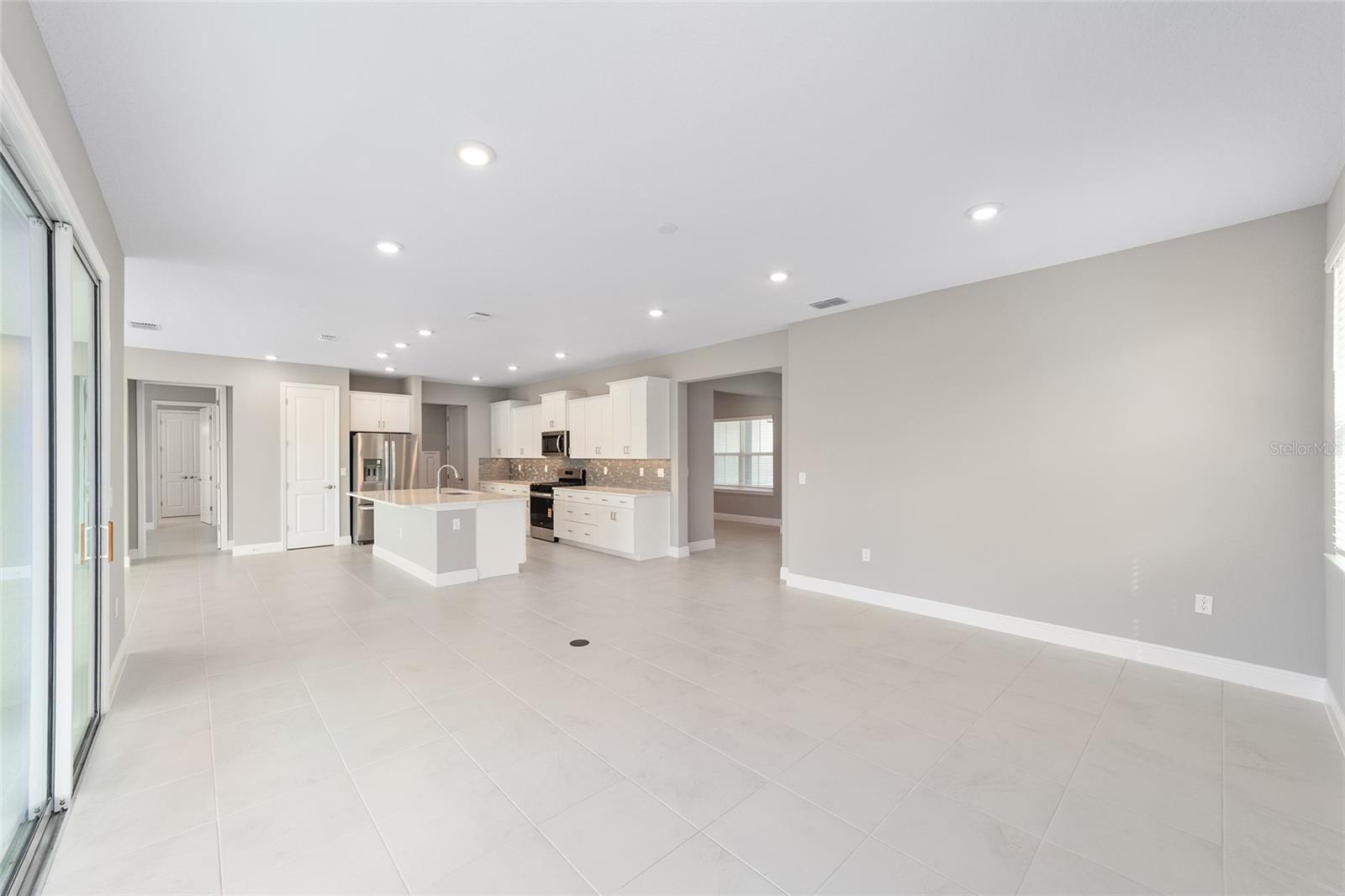 ON TOP OF THE WORLD - Residential Lease