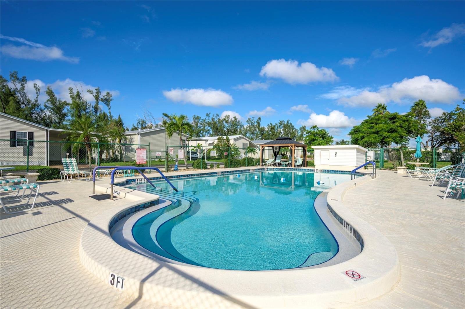 RIVER FOREST MHP - Residential
