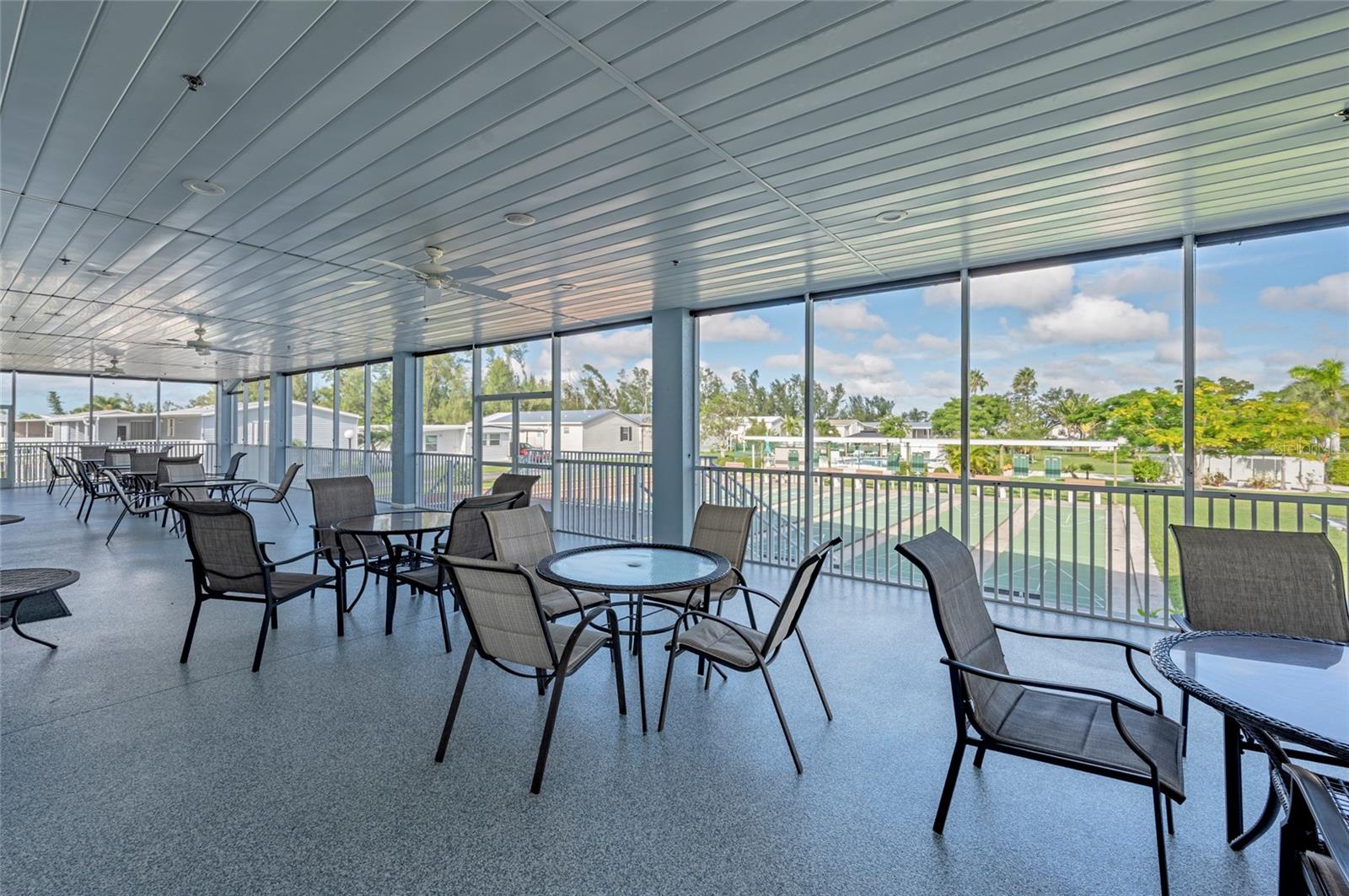 RIVER FOREST MHP - Residential