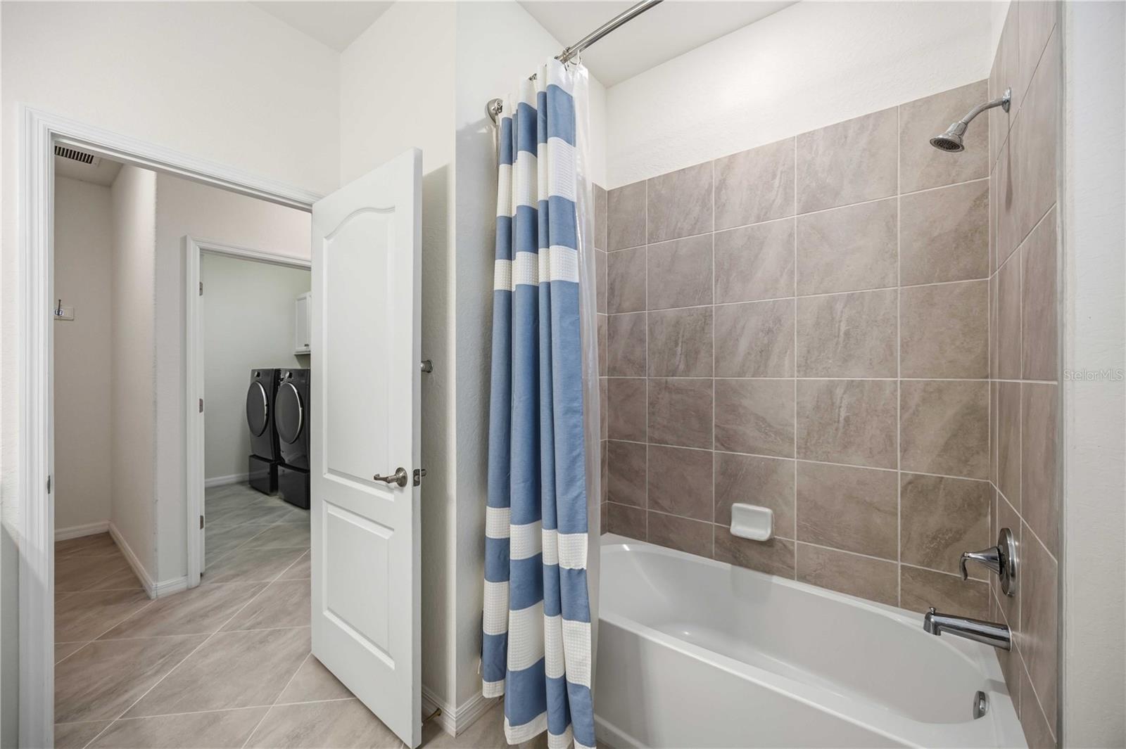 SARASOTA NATIONAL PH 13-B - Residential