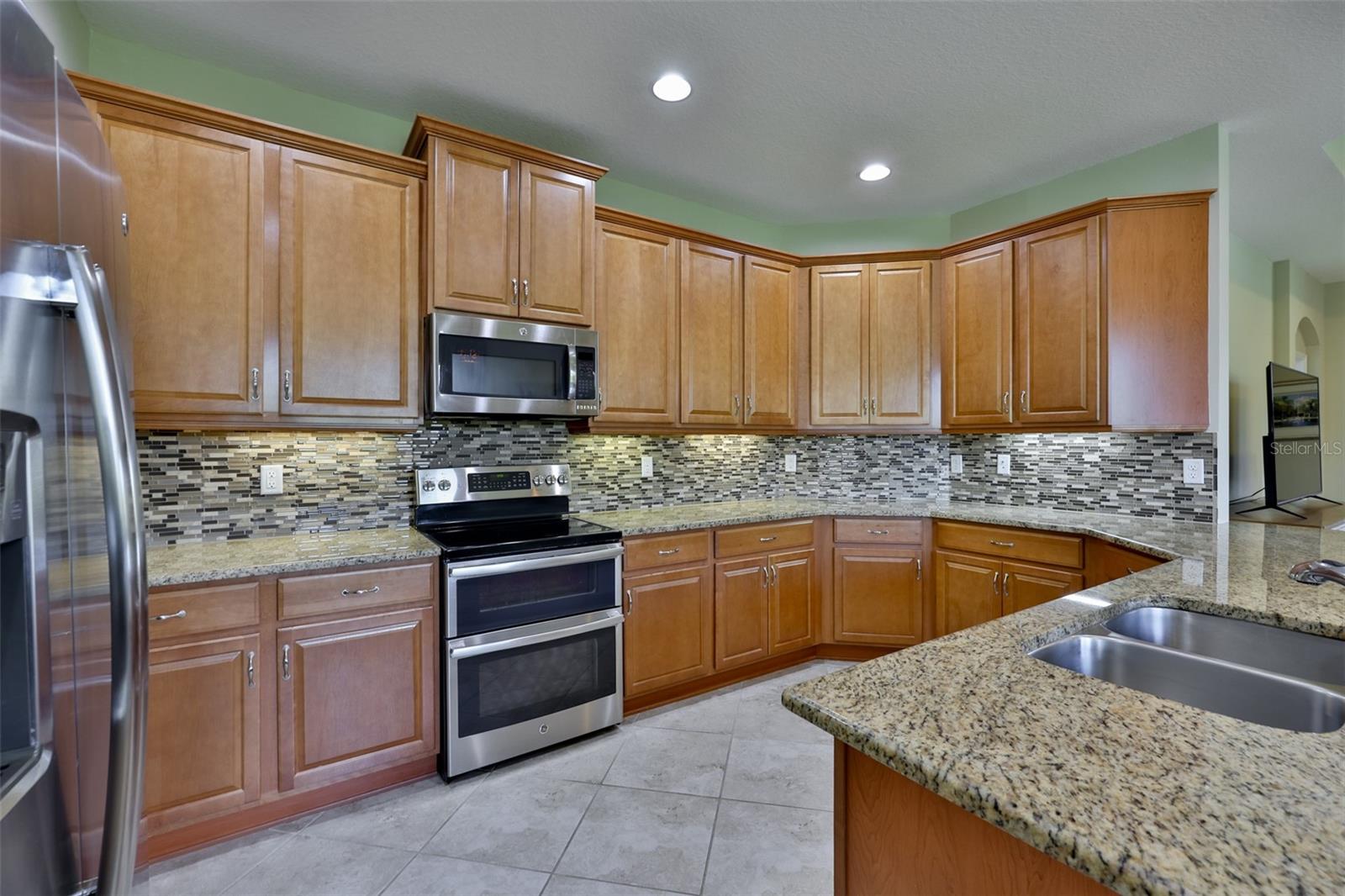 SUN CITY CENTER UNIT 274 & 2 - Residential