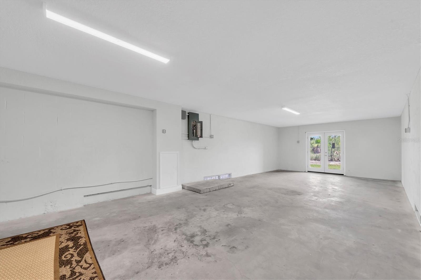 HIDDEN HARBOUR - Residential Lease