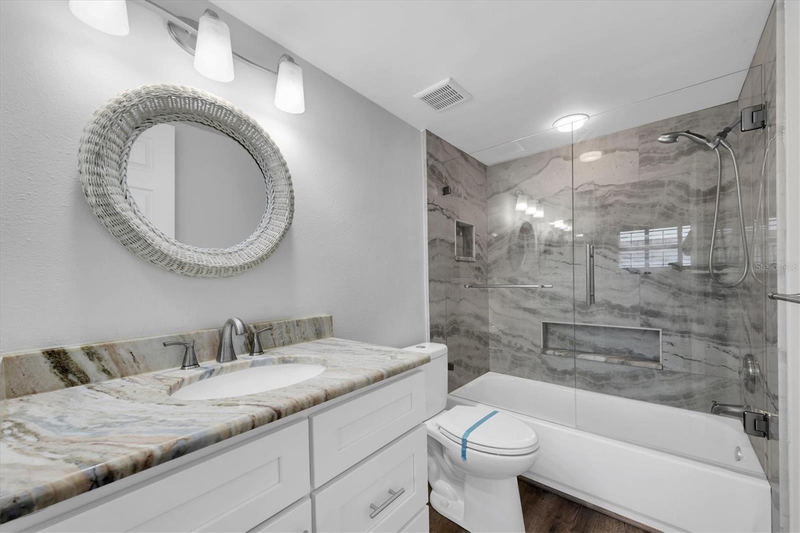 HIDDEN HARBOUR - Residential Lease