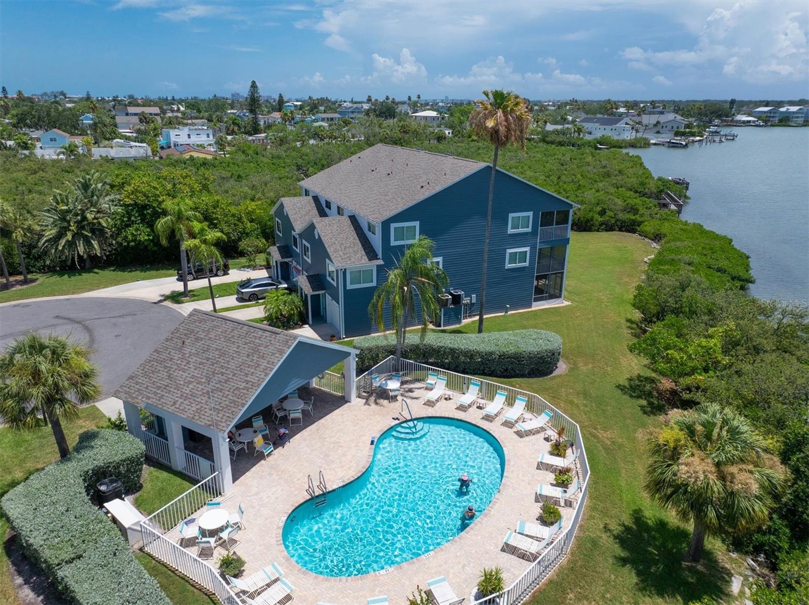 HIDDEN HARBOUR - Residential Lease