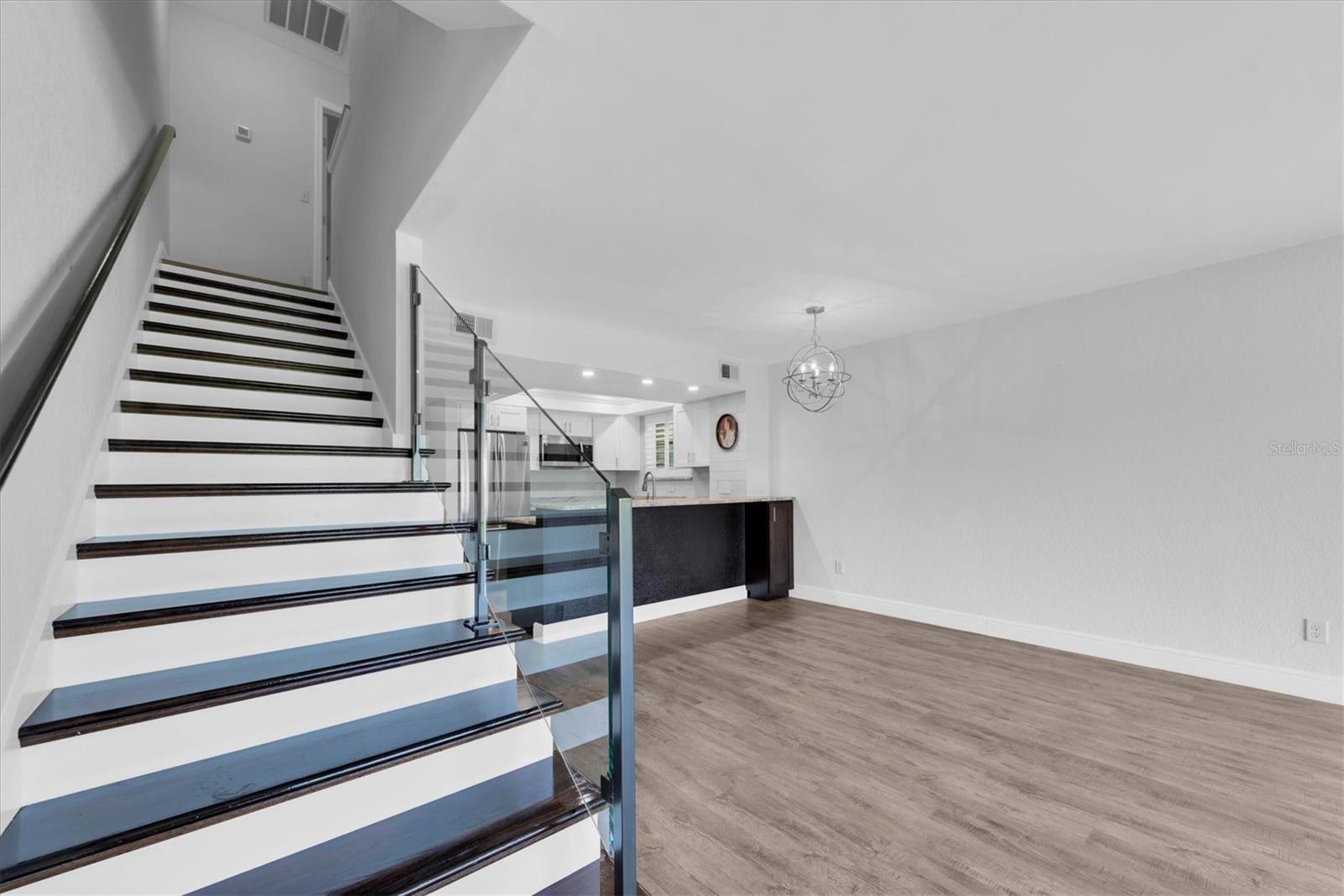 HIDDEN HARBOUR - Residential Lease