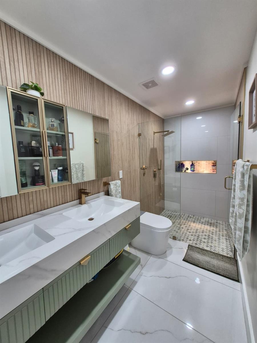 TAMPA SHORES INC 1 UNIT 6 - Residential