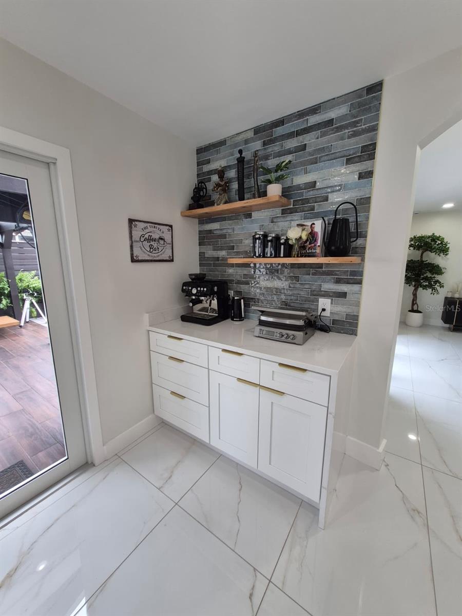 TAMPA SHORES INC 1 UNIT 6 - Residential