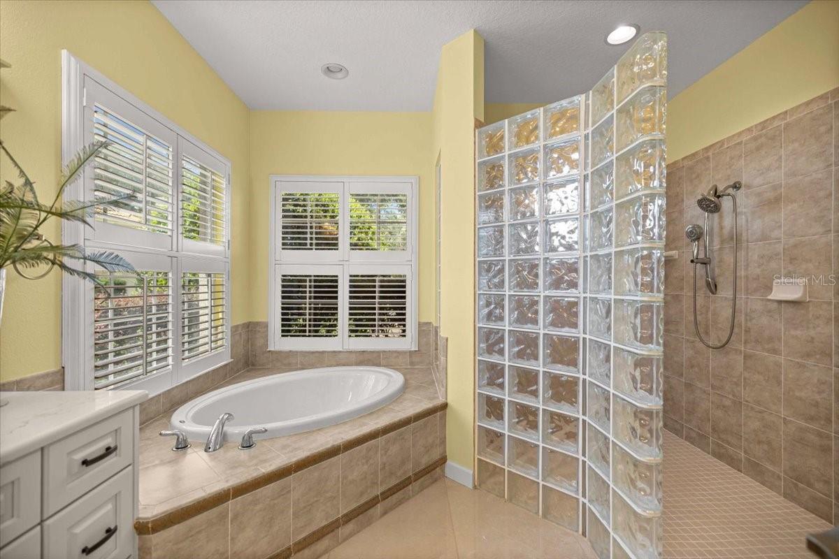 WOODSIDE - Residential