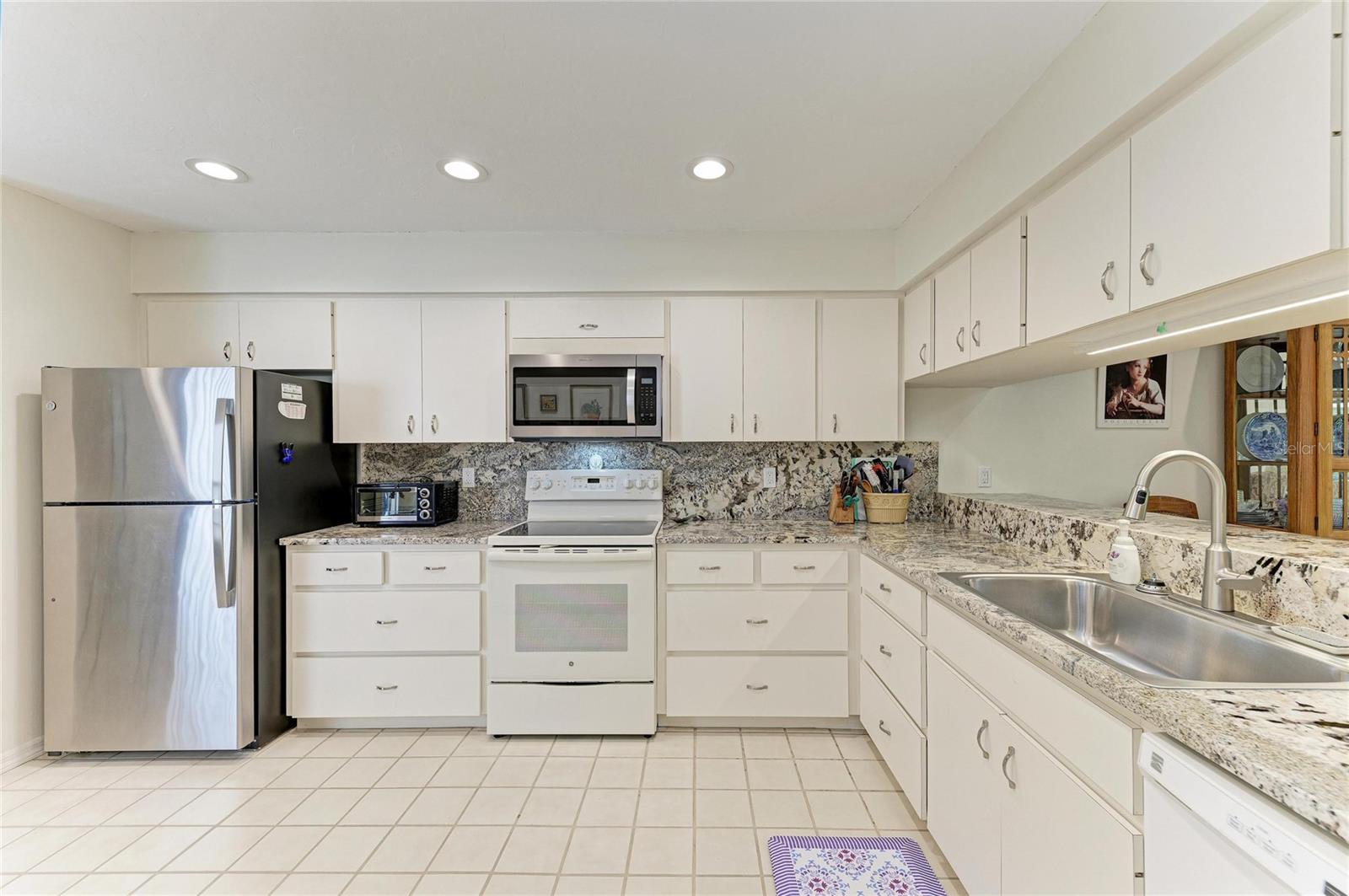 LAKESHORE VILLAGE - Residential