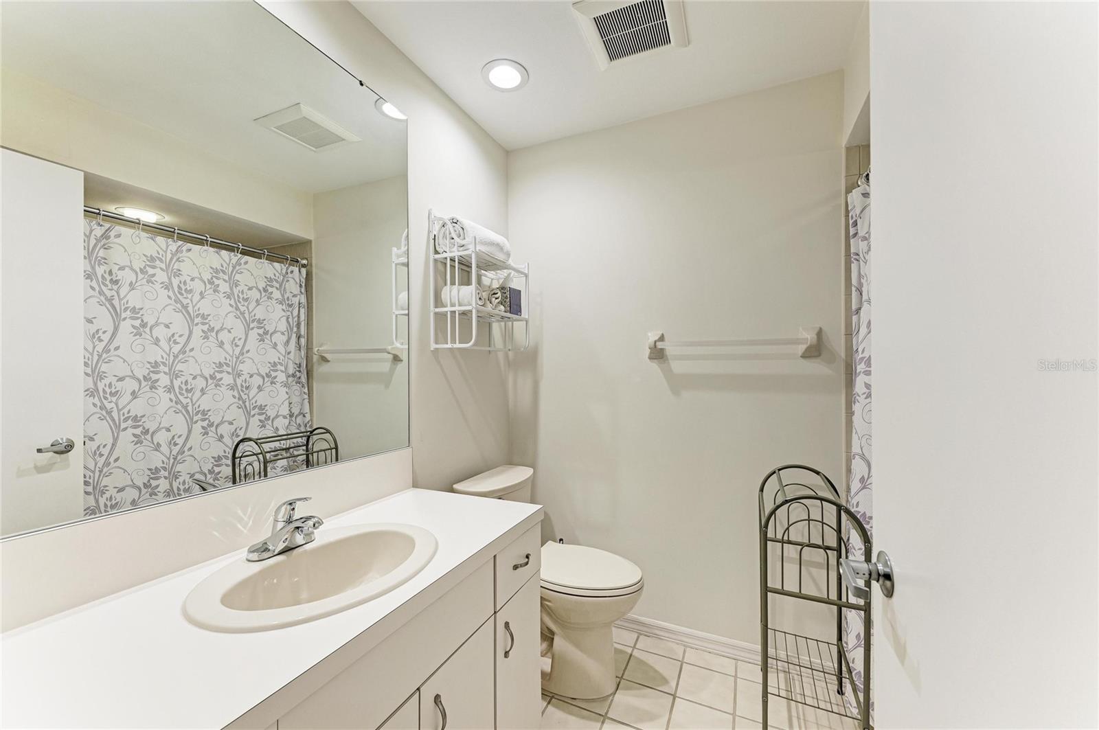 LAKESHORE VILLAGE - Residential