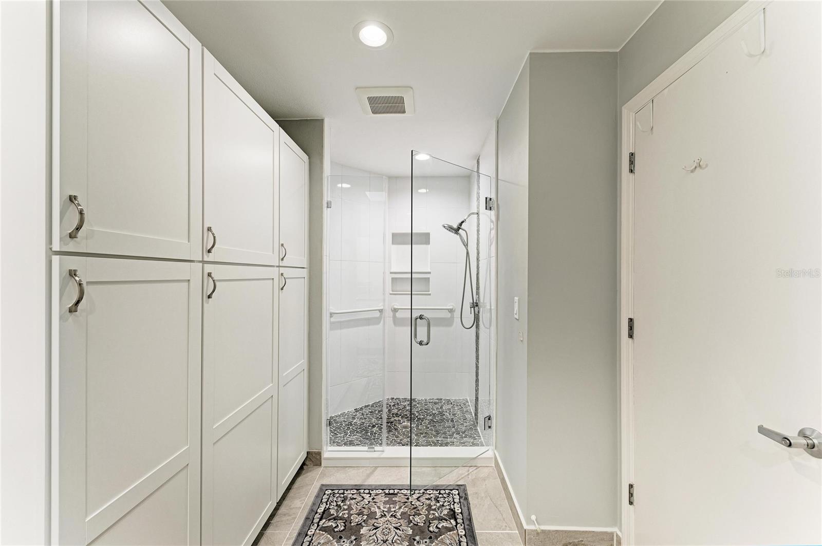 LAKESHORE VILLAGE - Residential