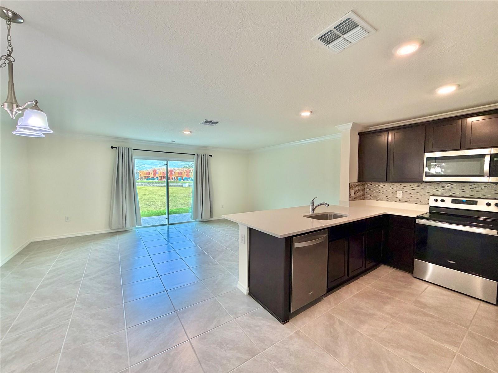 LAUREL COMMONS - Residential