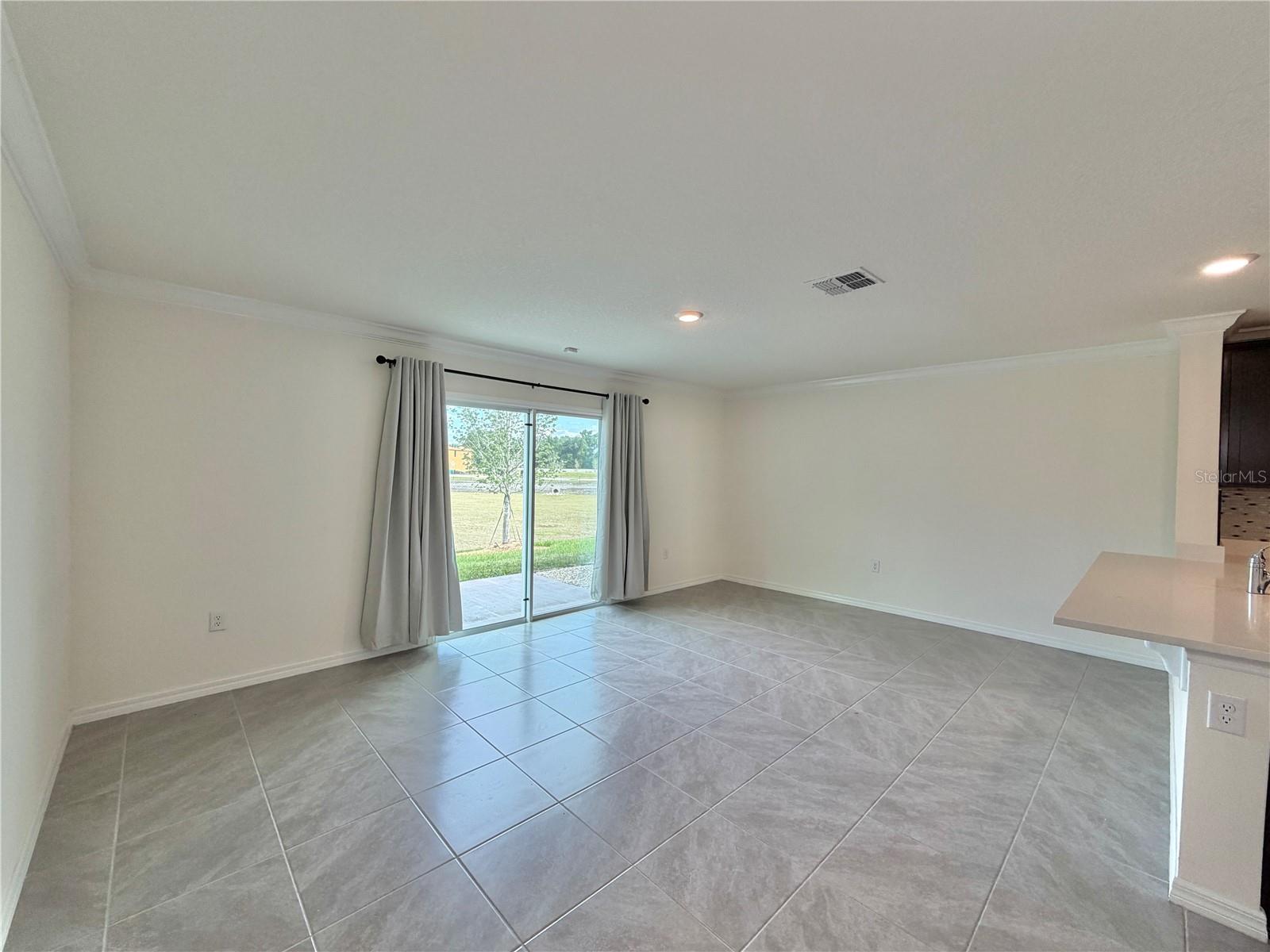 LAUREL COMMONS - Residential