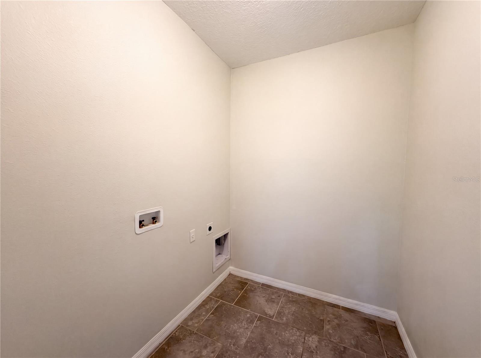 LAKESIDE LANDINGS PH 01 - Residential