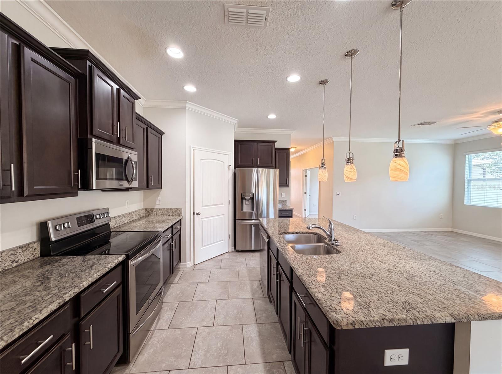 LAKESIDE LANDINGS PH 01 - Residential