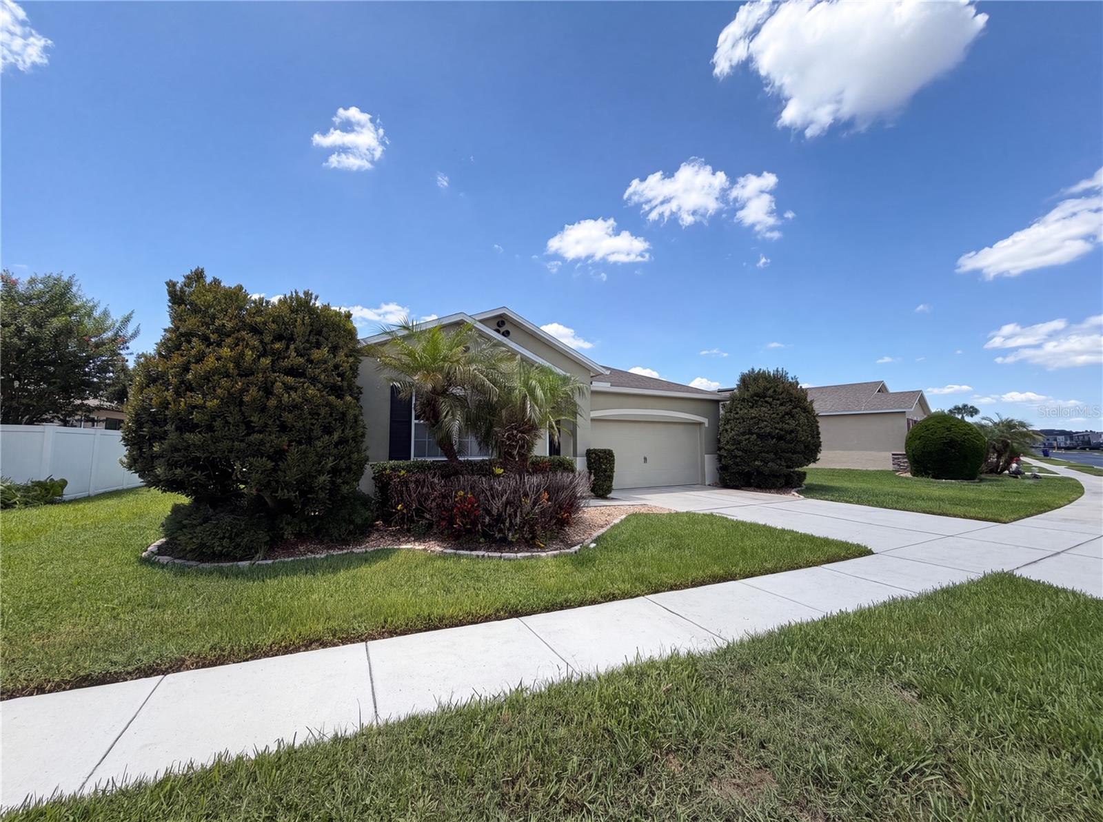 LAKESIDE LANDINGS PH 01 - Residential