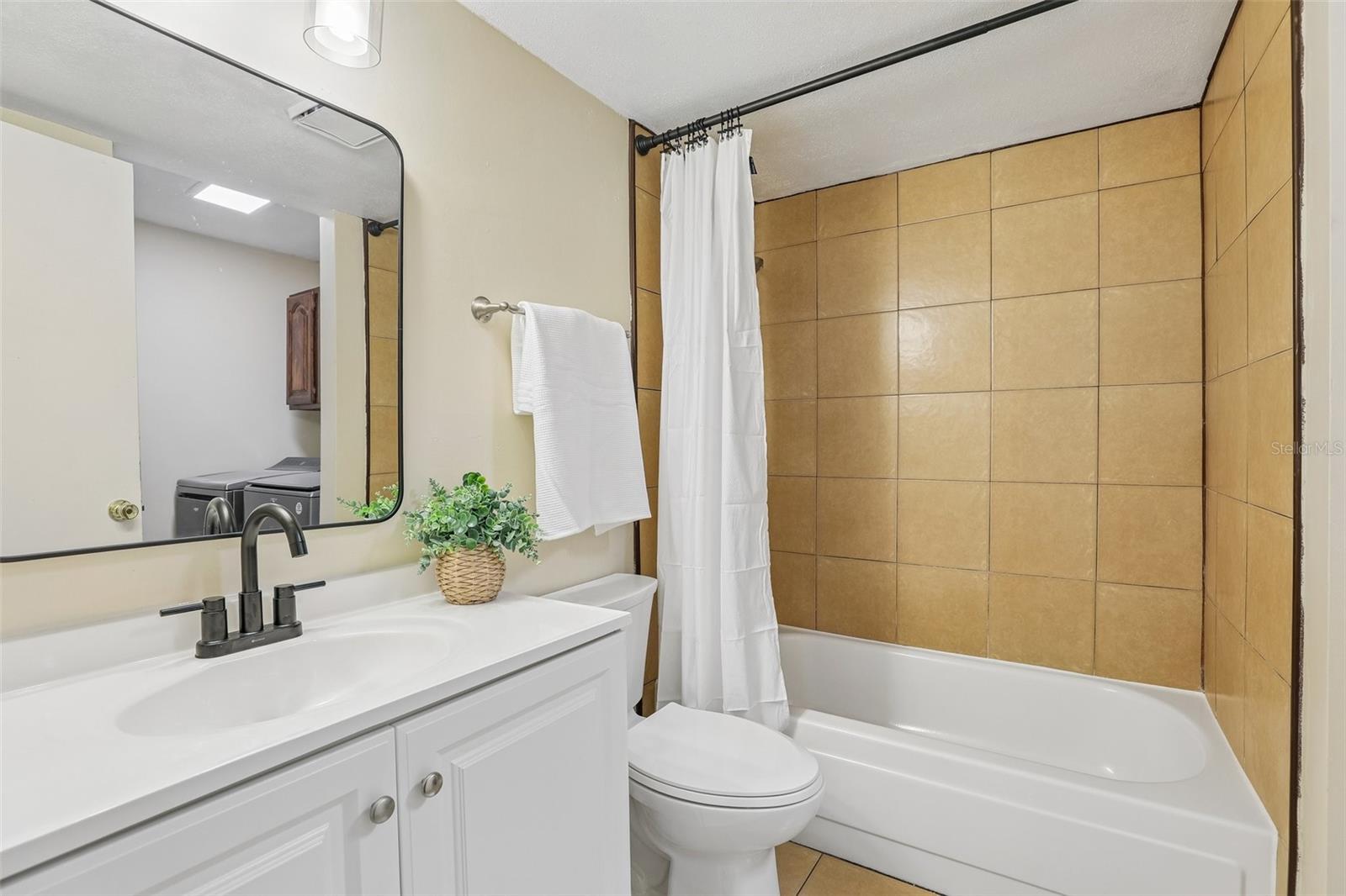 WIMBLEDON PARK CONDO 01 - Residential