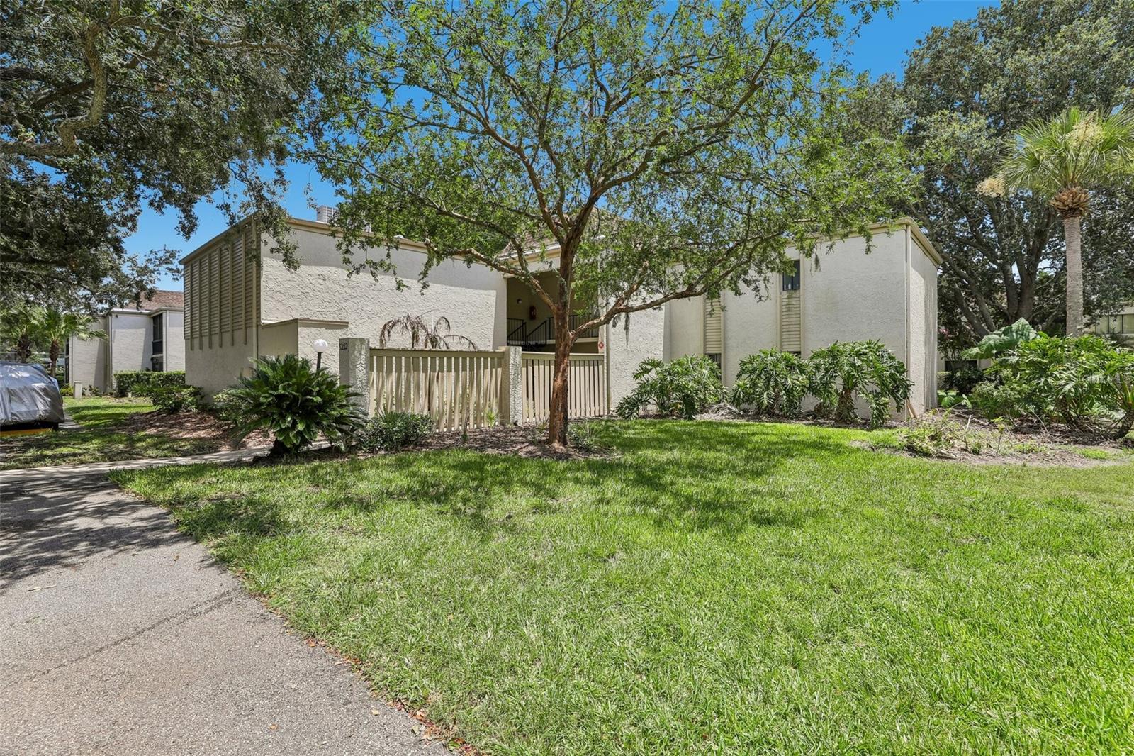 WIMBLEDON PARK CONDO 01 - Residential