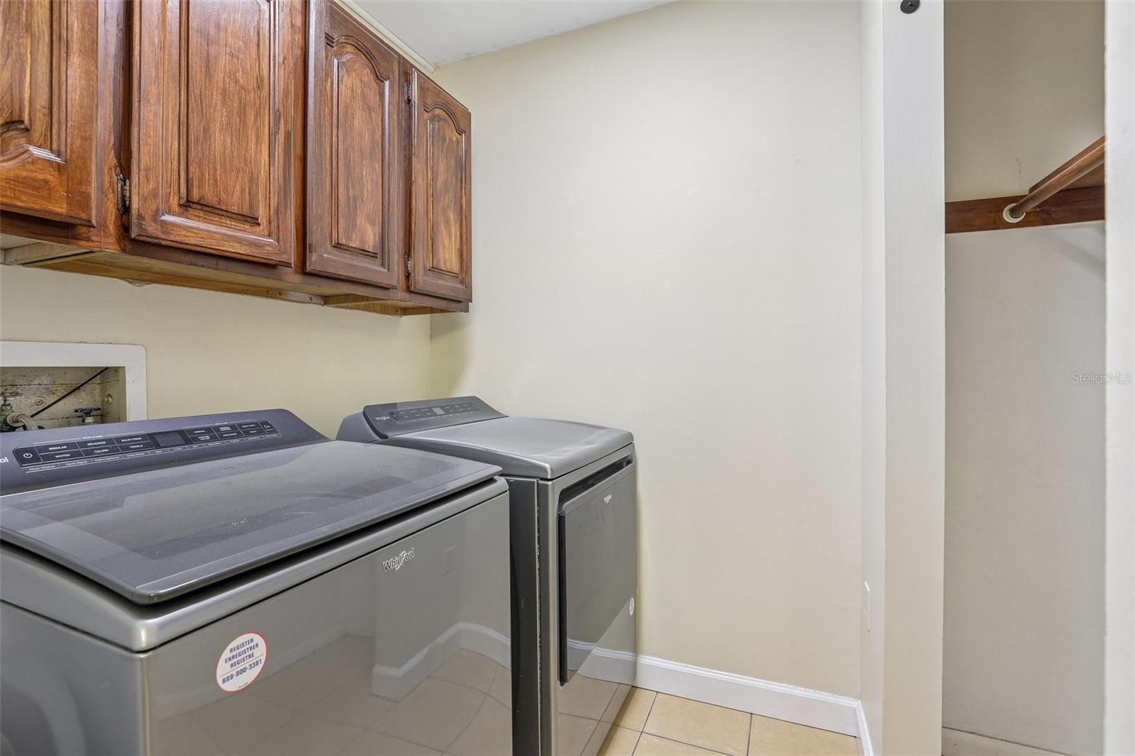 WIMBLEDON PARK CONDO 01 - Residential