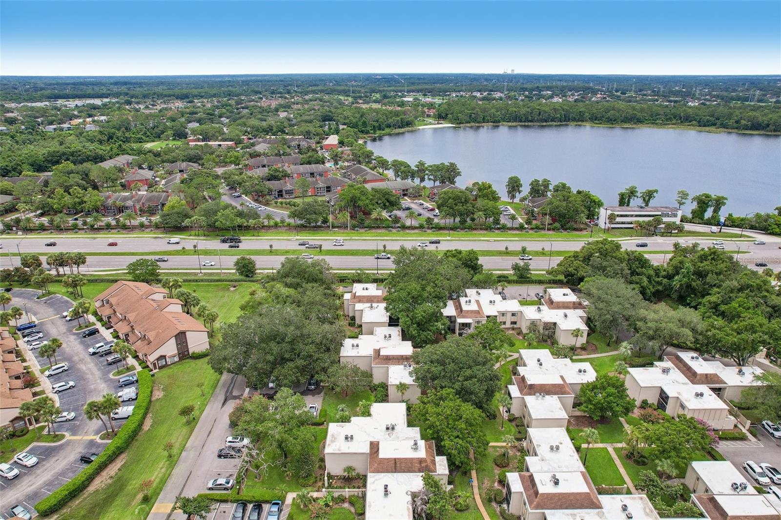 WIMBLEDON PARK CONDO 01 - Residential