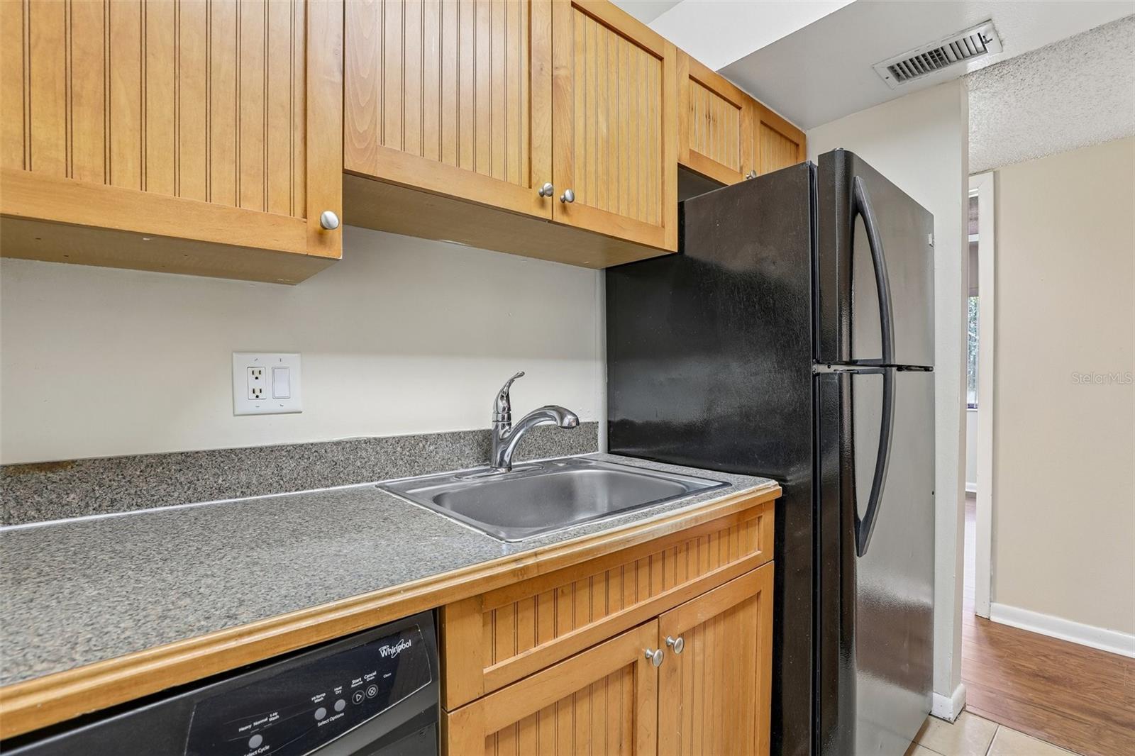 WIMBLEDON PARK CONDO 01 - Residential