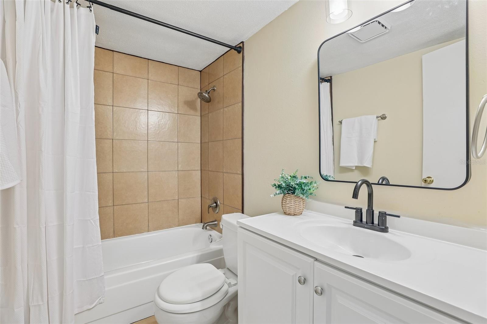 WIMBLEDON PARK CONDO 01 - Residential