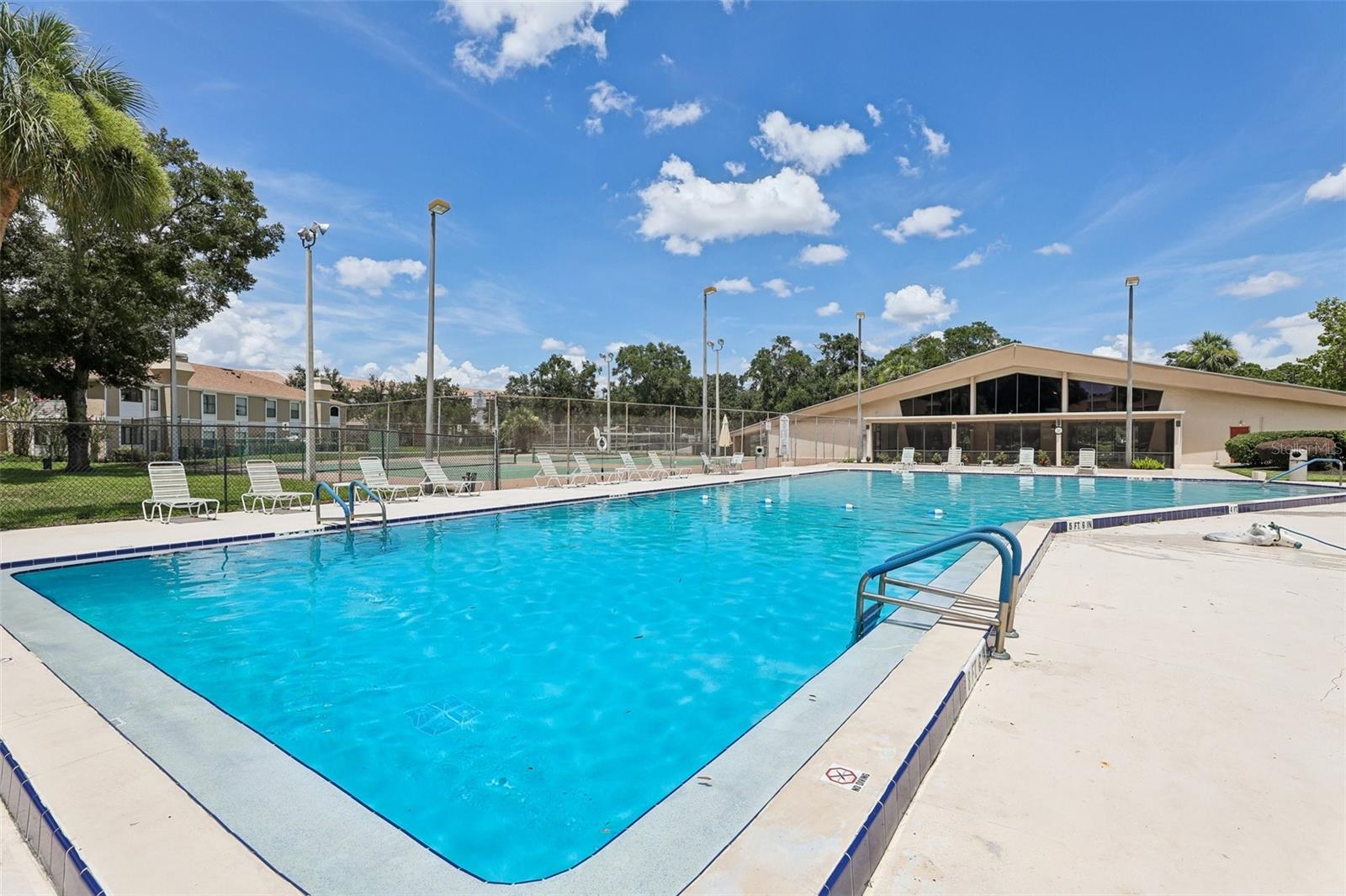 WIMBLEDON PARK CONDO 01 - Residential