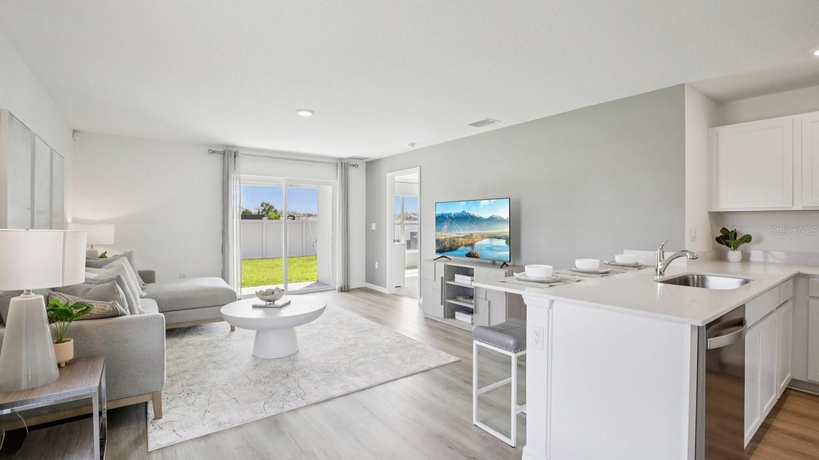 NORTHRIDGE - Residential