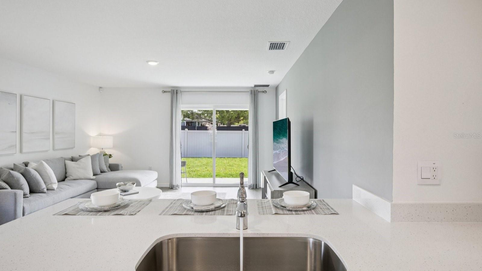 NORTHRIDGE - Residential