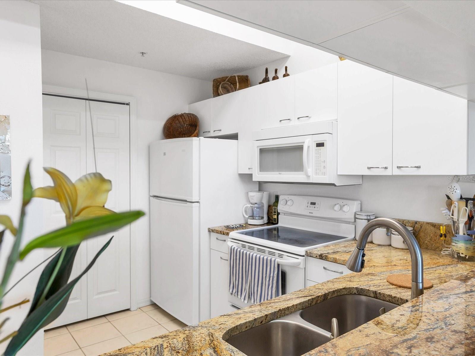 SANDY POINTE II - Residential