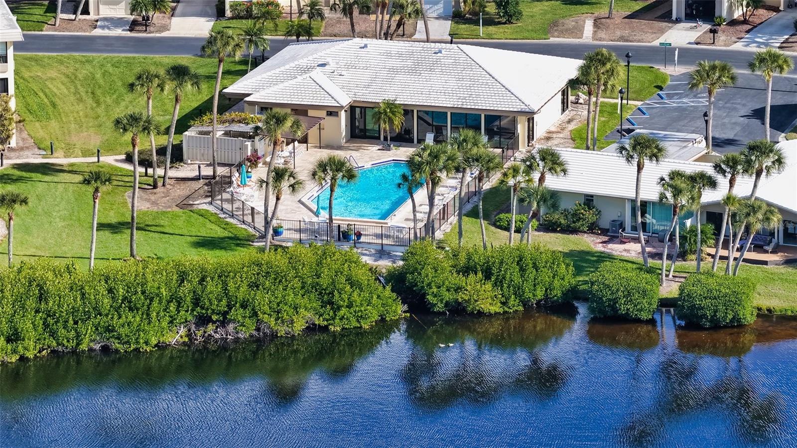 WHISPERING SANDS - Residential