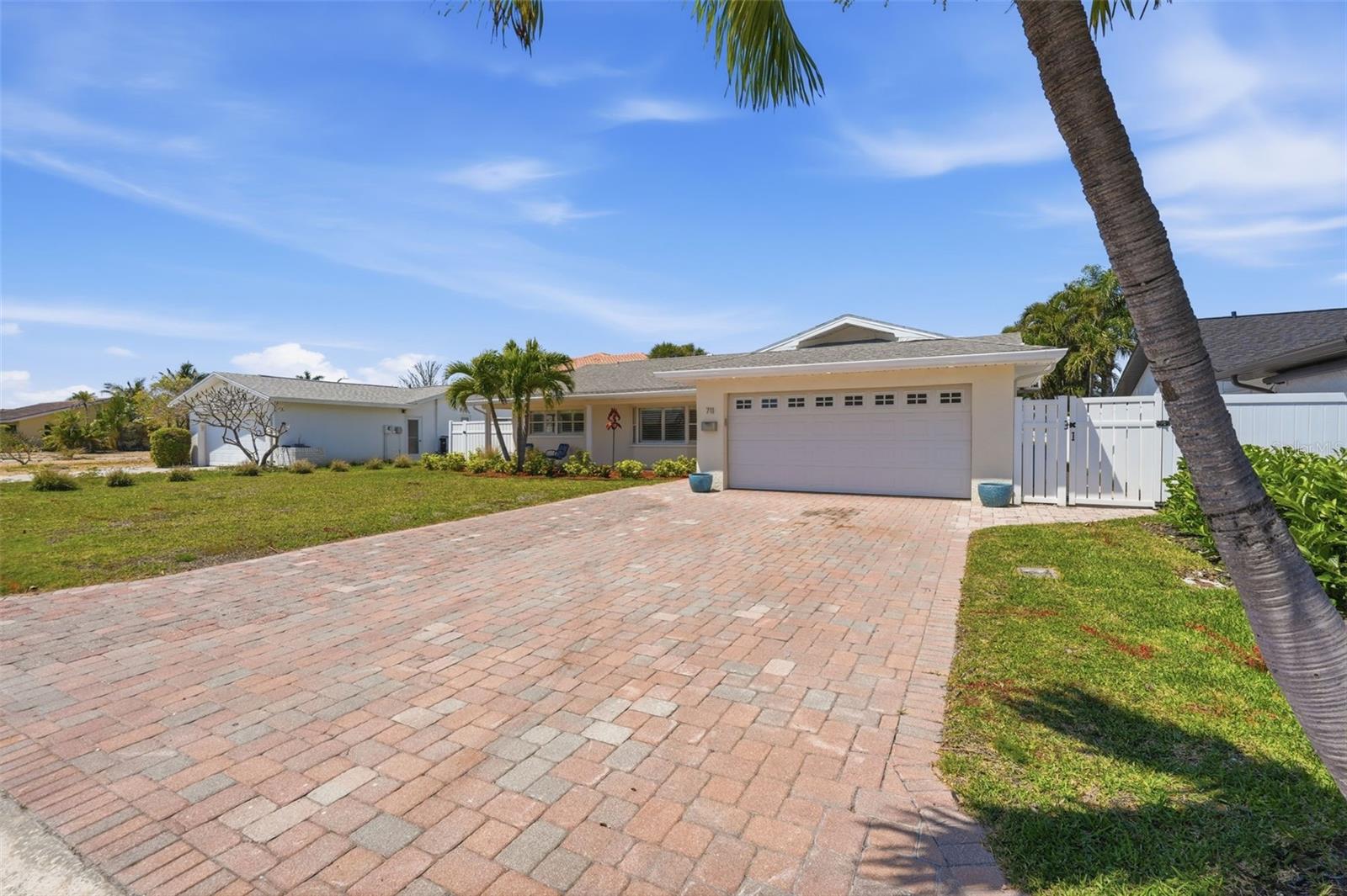 THREE PALMS POINT - Residential