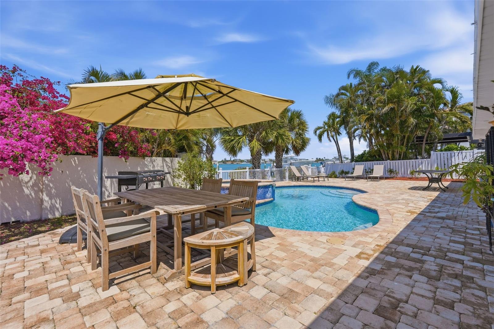 THREE PALMS POINT - Residential