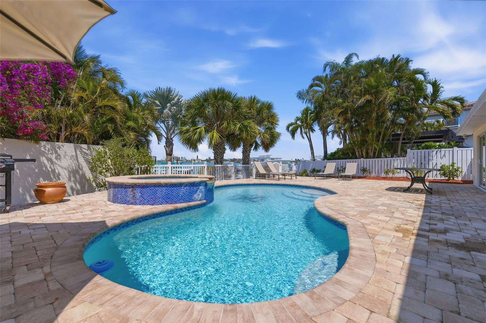 THREE PALMS POINT - Residential
