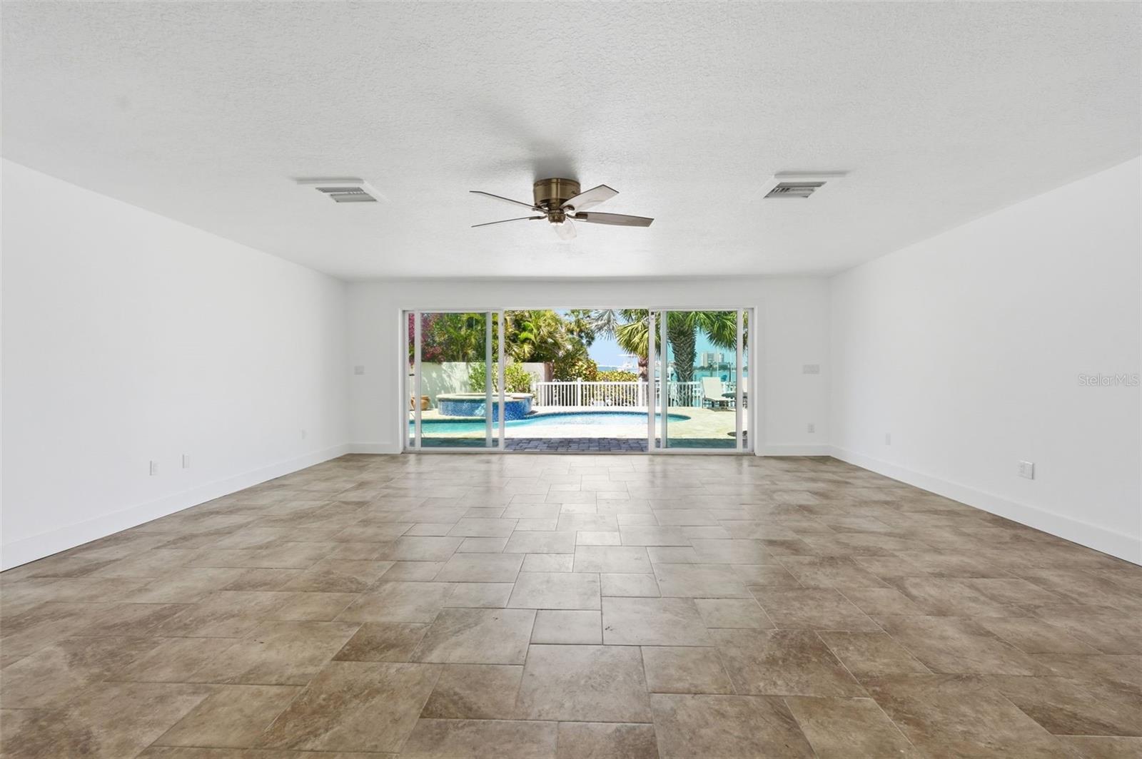 THREE PALMS POINT - Residential