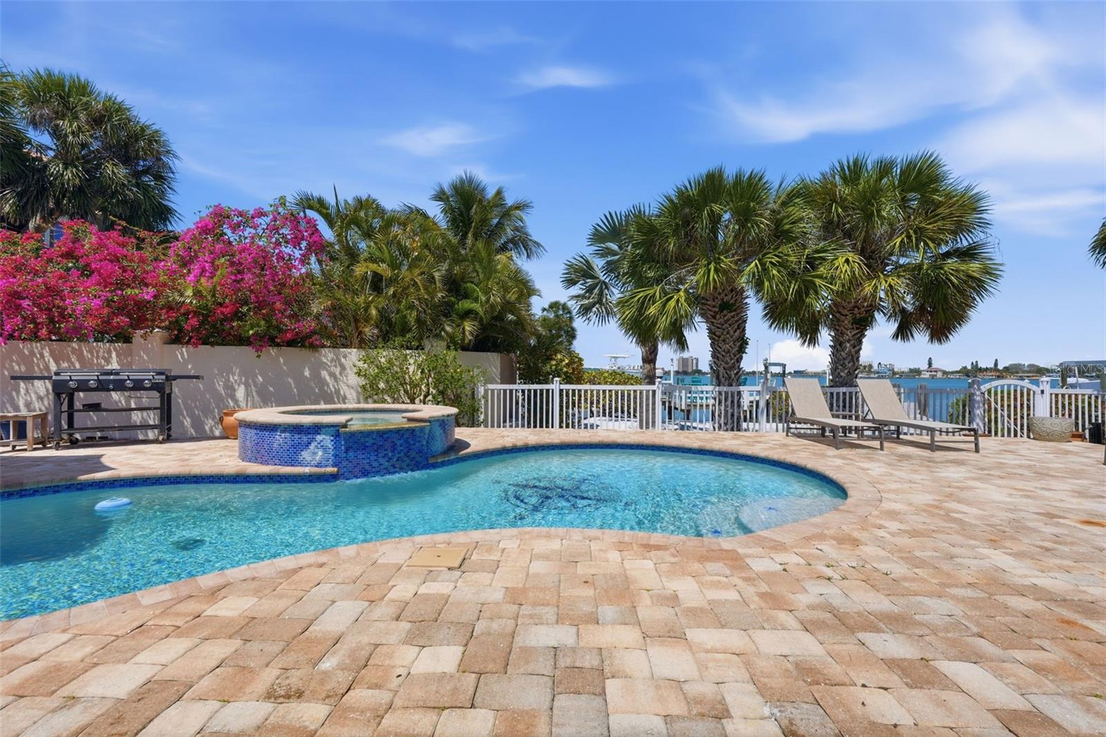 THREE PALMS POINT - Residential