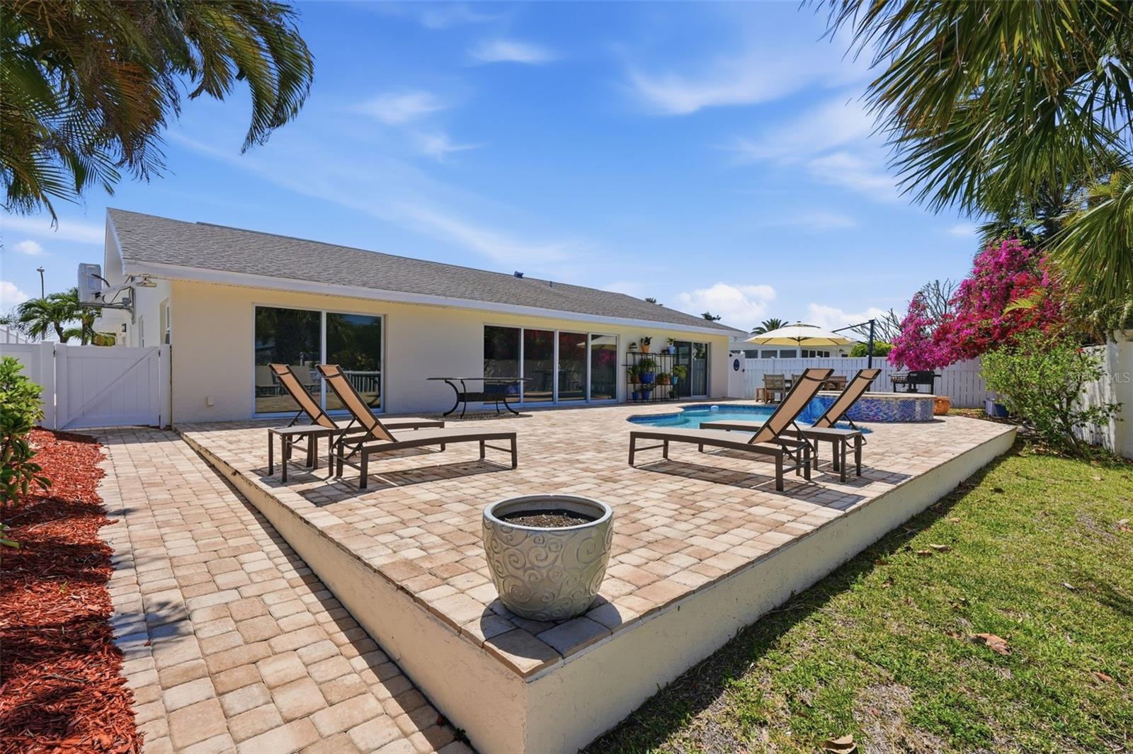 THREE PALMS POINT - Residential