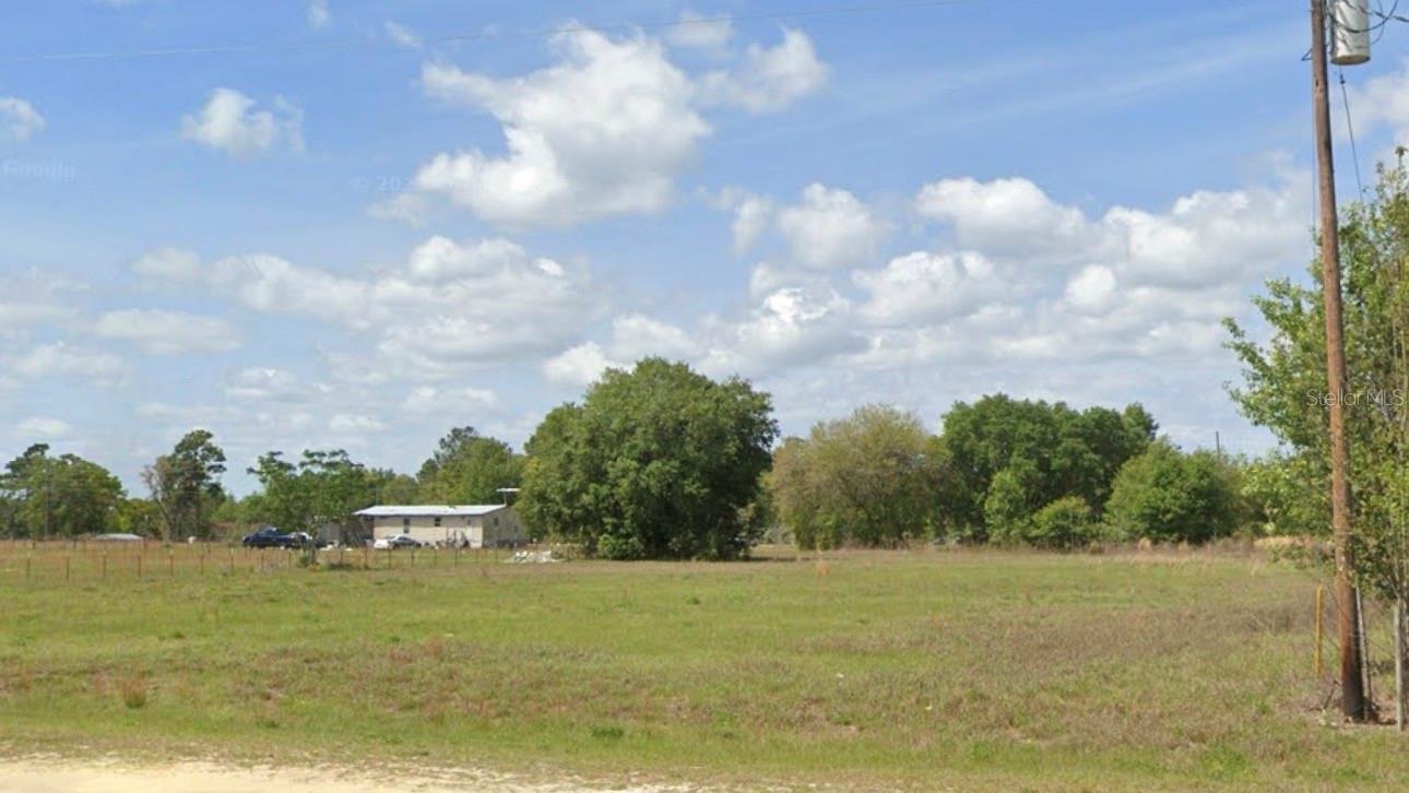Enjoy peaceful country living on this CLEARED 1.14-acre agricultural-zoned property! Manufactured homes are allowed, giving you flexibility to build or place the home that fits your needs. Nestled in a quiet rural setting, this parcel offers plenty of space for gardening, animals, recreational vehicles, or simply enjoying the privacy of country life. Conveniently located just a short drive from the town of Interlachen. Don’t miss this opportunity to own your own slice of Florida countryside!