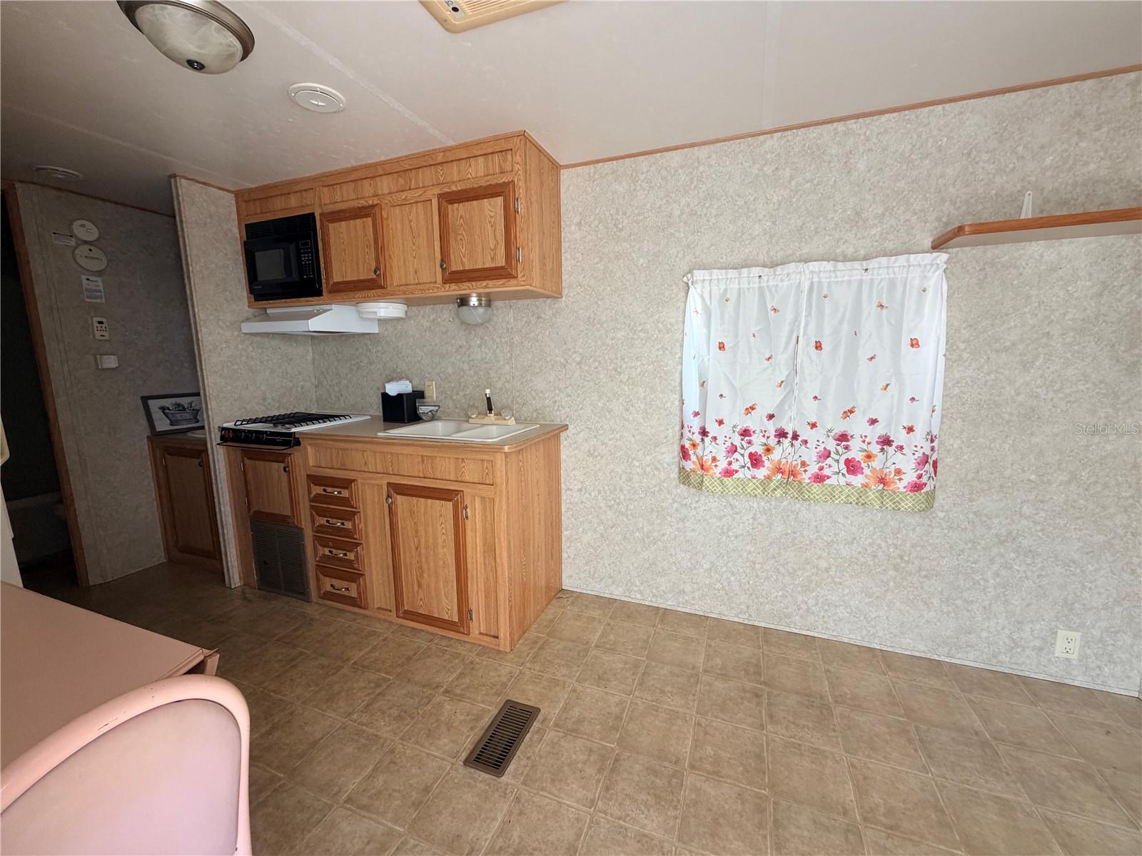 PALM SHORES RV RESORT LT 136 AMD - Residential