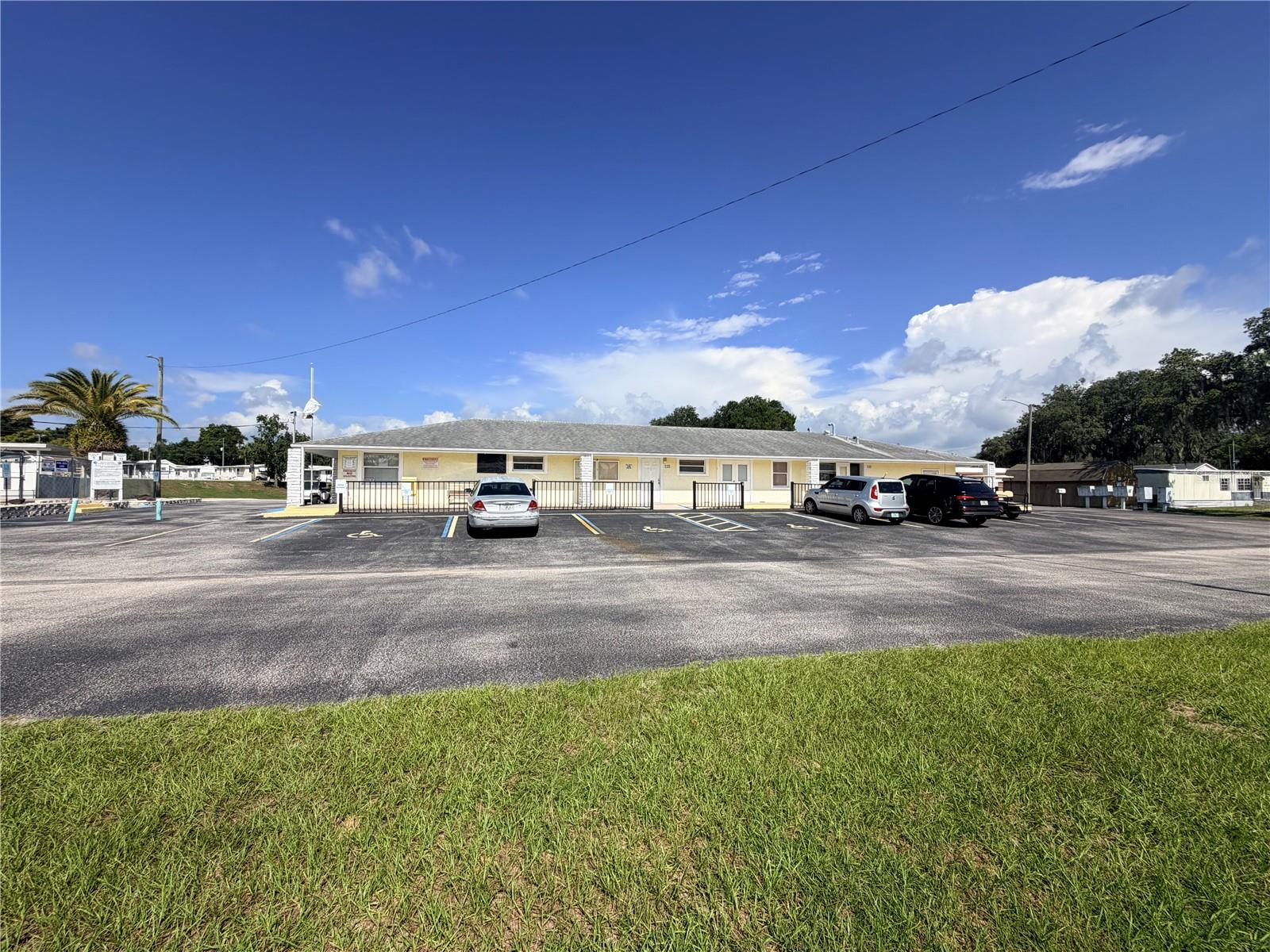 PALM SHORES RV RESORT LT 136 AMD - Residential