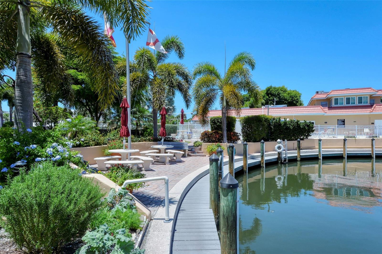 SIESTA HARBOR I - Residential