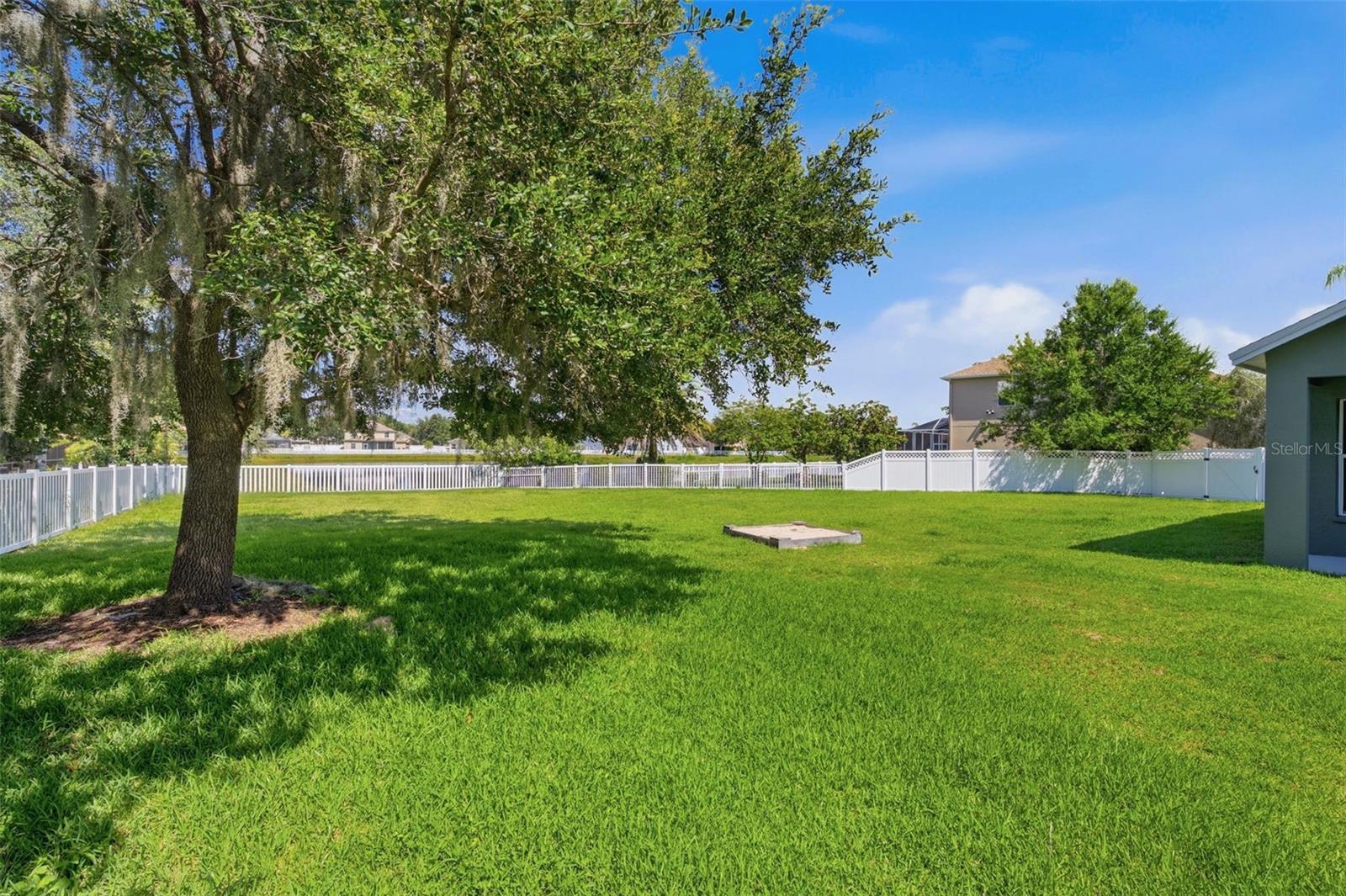 LAKE TALIA PH 01 - Residential