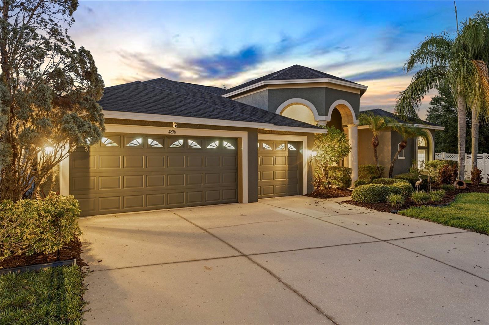 LAKE TALIA PH 01 - Residential