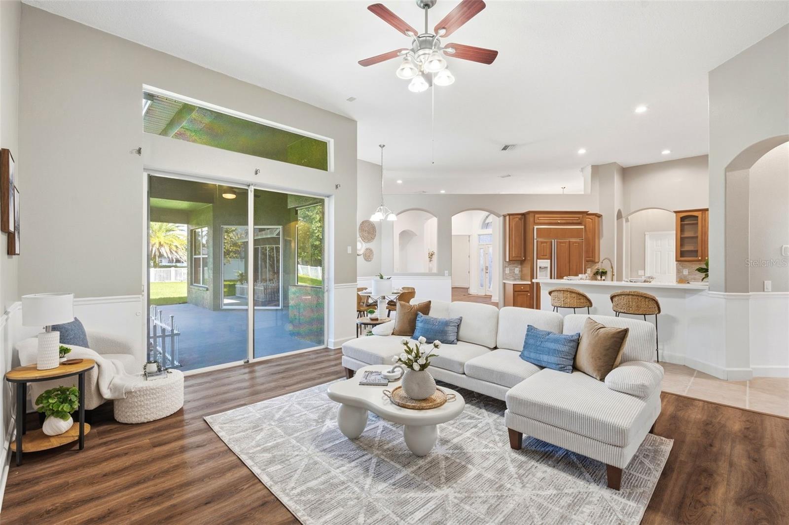 LAKE TALIA PH 01 - Residential