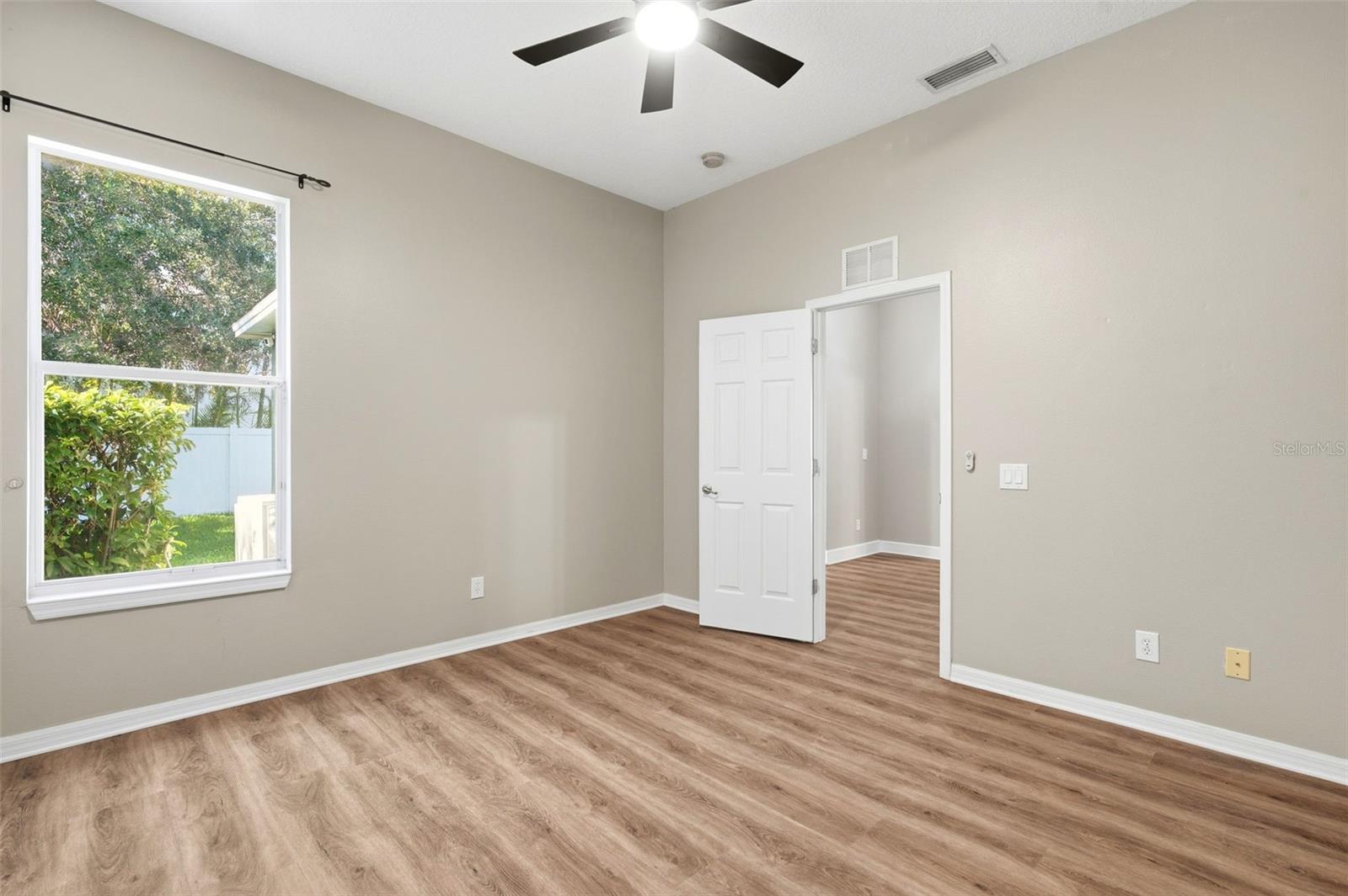 LAKE TALIA PH 01 - Residential