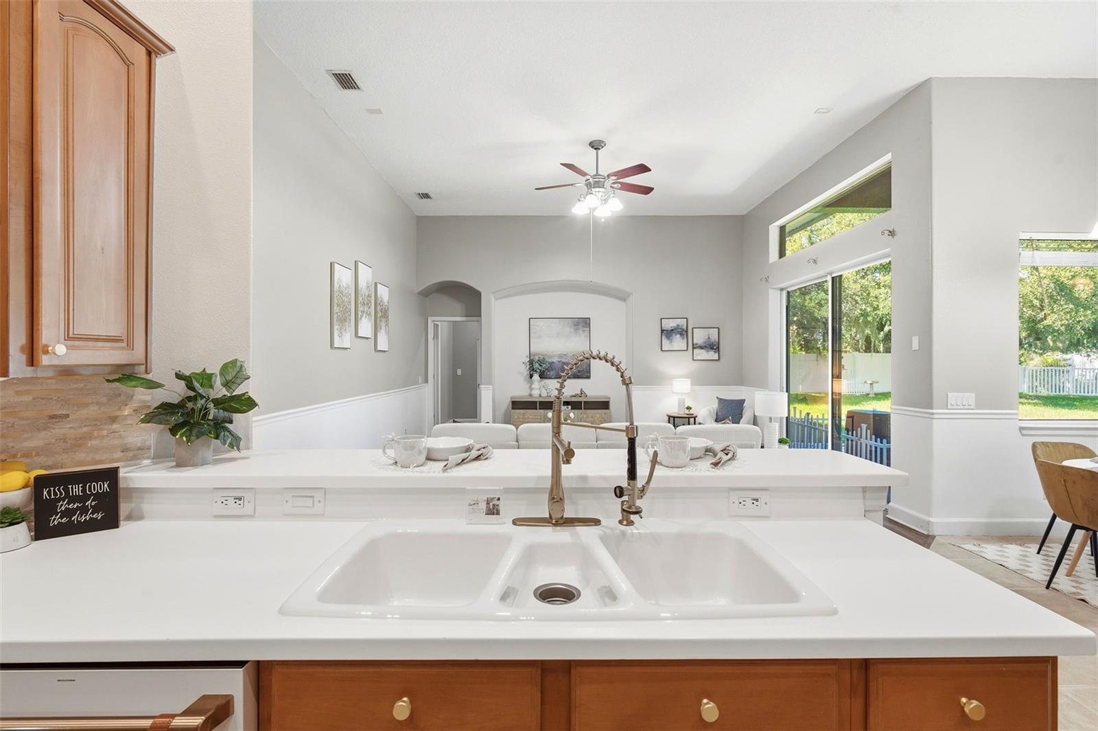 LAKE TALIA PH 01 - Residential