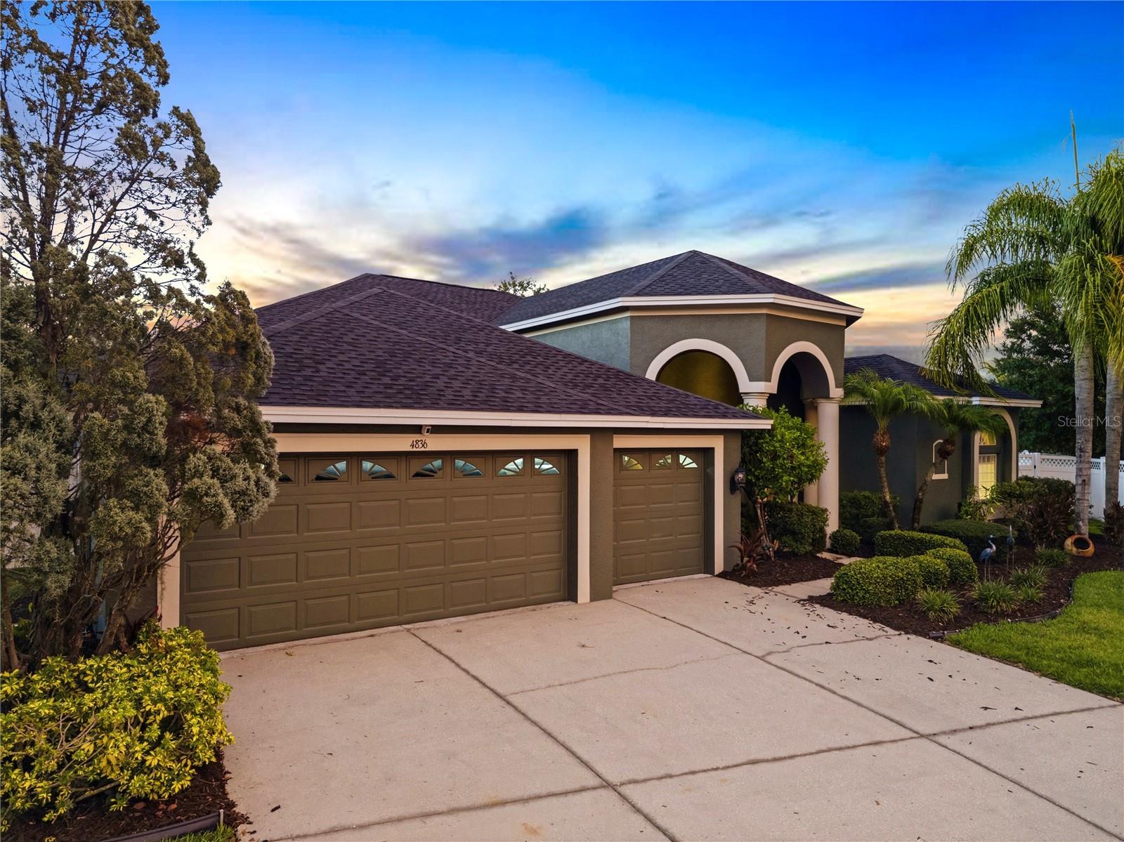 LAKE TALIA PH 01 - Residential