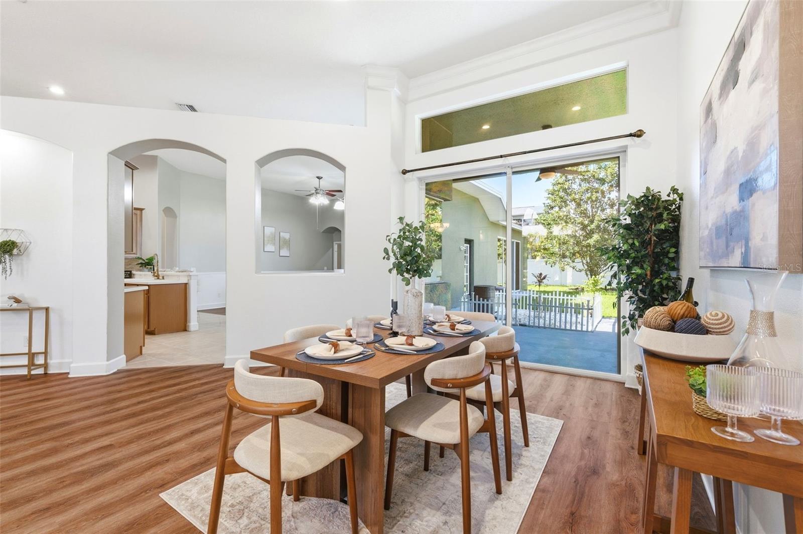 LAKE TALIA PH 01 - Residential